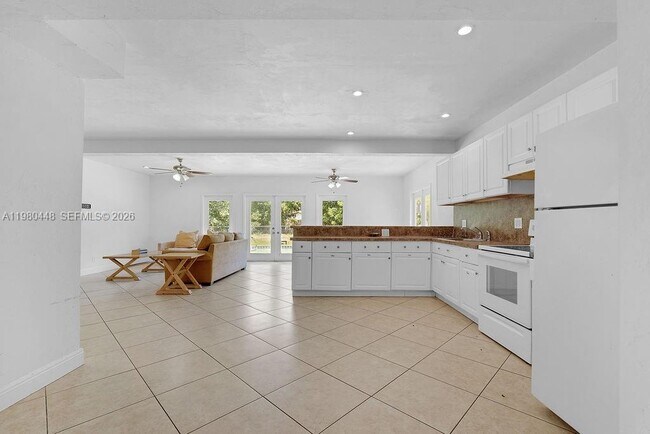 Building Photo - 2417 Pierce St