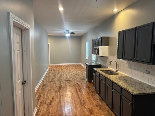 Building Photo - 5536 S Perry Ave