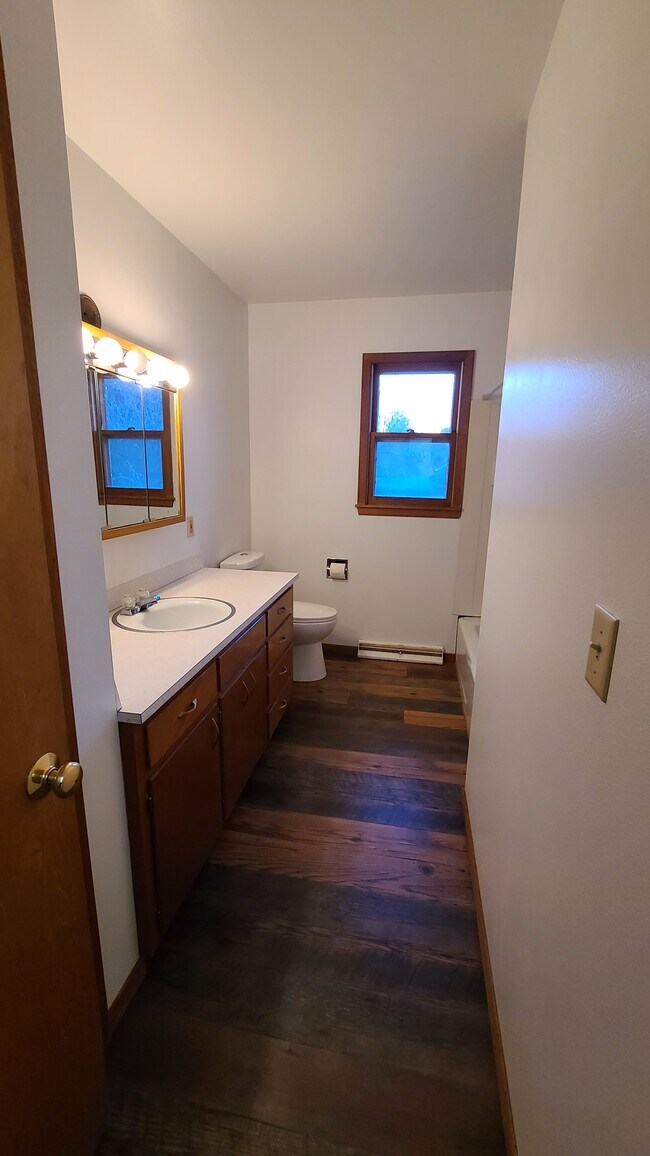 Building Photo - 145 8th Ave E