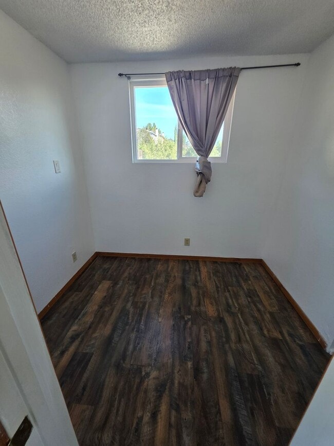 Building Photo - 3 Bedroom Home for Rent with RV Parking, Rock Views & Large Lot