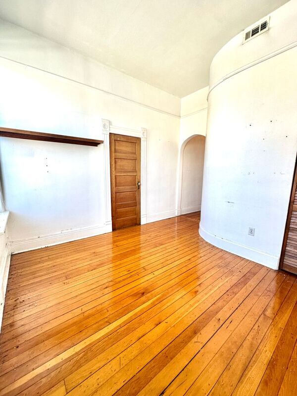Building Photo - 1656 S Throop St