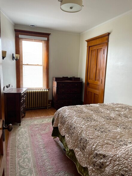 Bedroom - 1306 Lincolnway