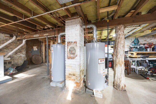 Building Photo - 584 Mt Hope St