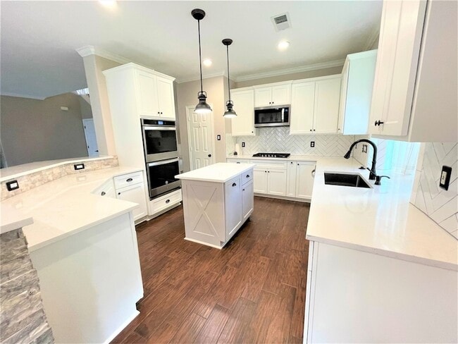 Building Photo - 16407 Stone Prairie Dr