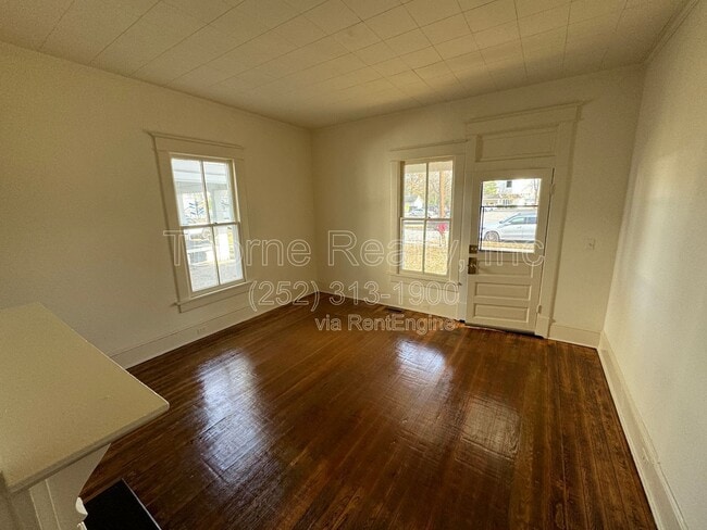 Building Photo - 322 S Pearl St