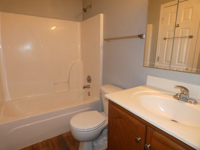 Building Photo - Beautiful Condo in Gladstone, MO
