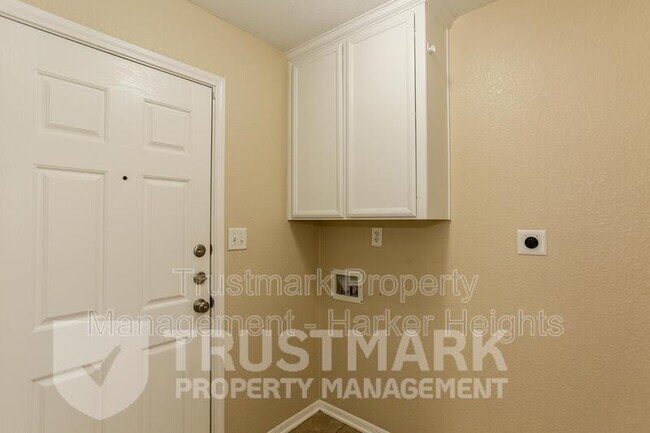 Building Photo - 4300 Capri Dr