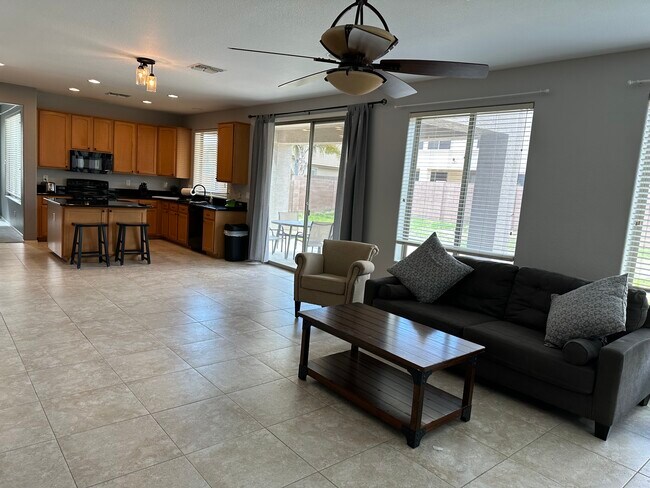 Building Photo - 18686 E Mockingbird Dr