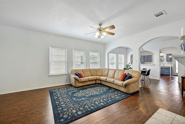 Building Photo - 808 N Creek Blvd