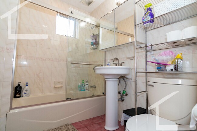 Building Photo - 215 Saint Paul St