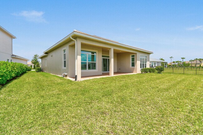 Building Photo - 9019 SW Terzi Wy