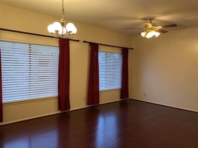 Building Photo - 2211 S Braeswood Blvd