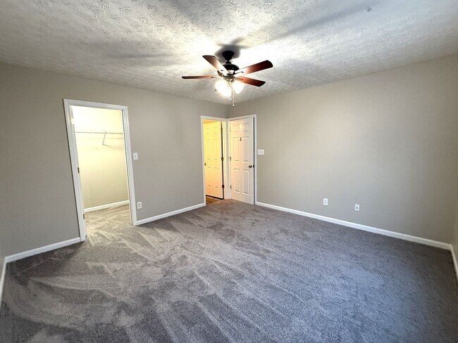 Building Photo - 3 Bedroom Home in the Village Wildwood Sub...