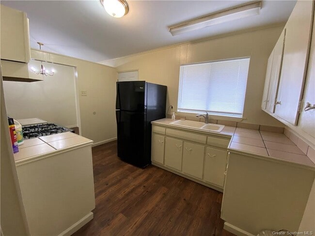 Building Photo - 1421 Cactus Dr