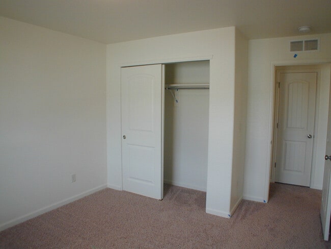 Building Photo - House For Lease