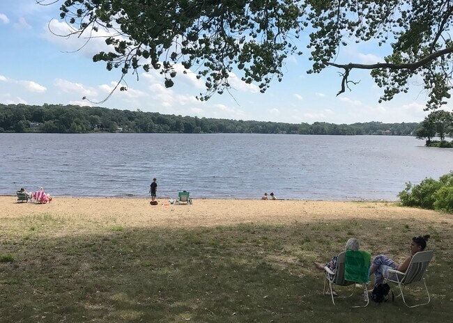 Beach nearby - 231 Lake St