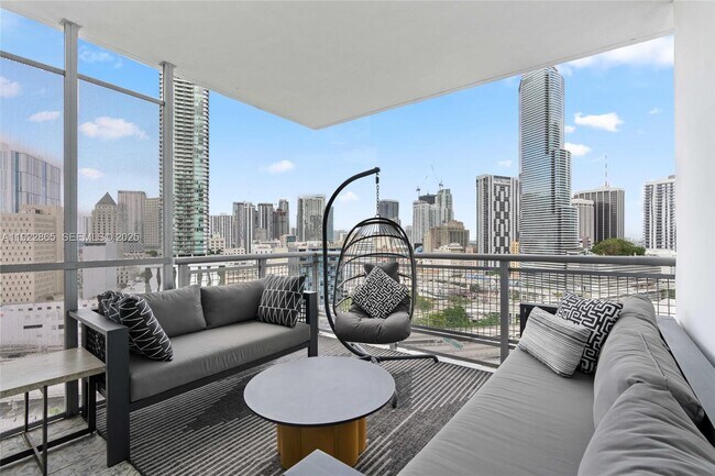 Building Photo - 350 S Miami Ave