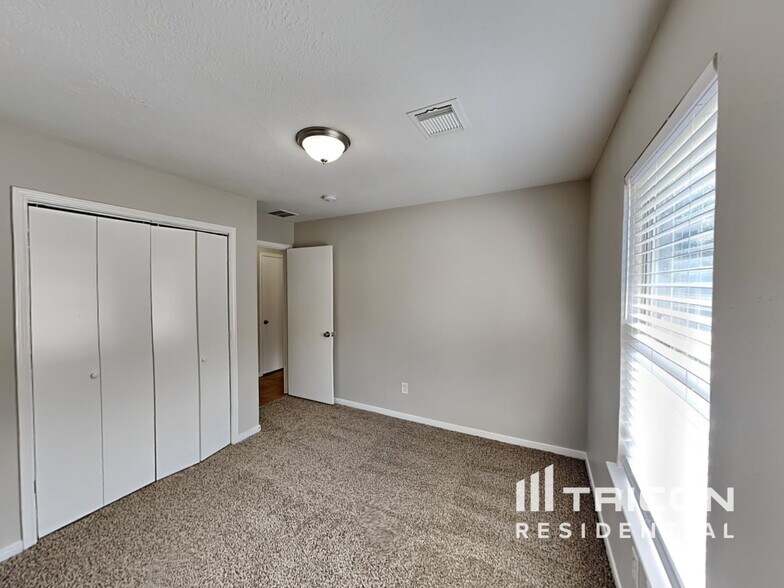 Building Photo - 21918 Willow Shade Ln