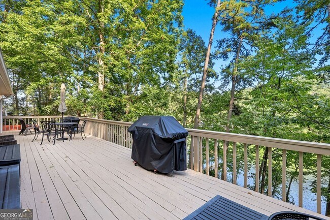 Building Photo - Luxury Lakefront Retreat – Fully Furnished...