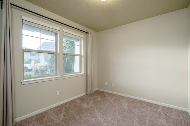 Building Photo - March Move In Special $500 Off Move In Fee...