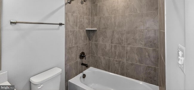 Building Photo - 2542 -A Verona Pl