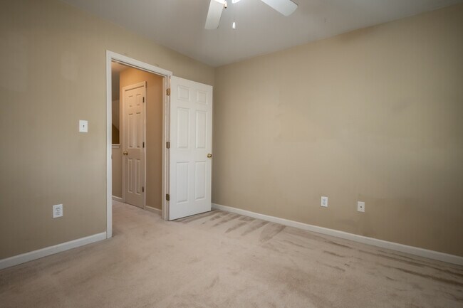 Building Photo - 119 Spring Lake Dr