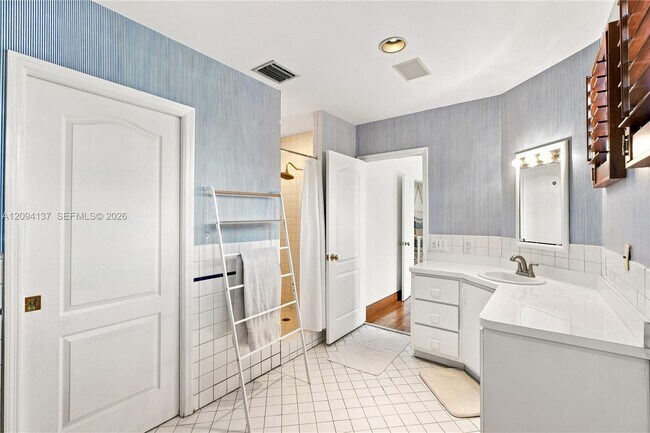 Building Photo - 3141 Peachy St
