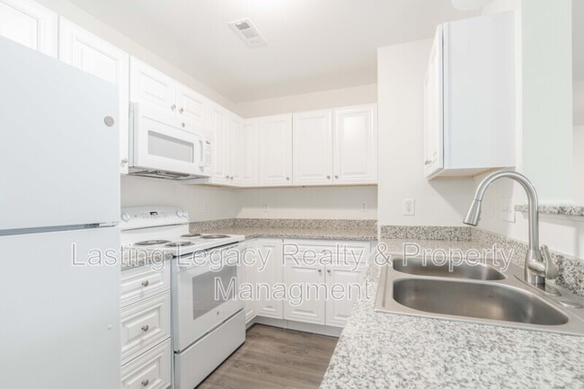 Building Photo - 1922 Salem Bluff Dr