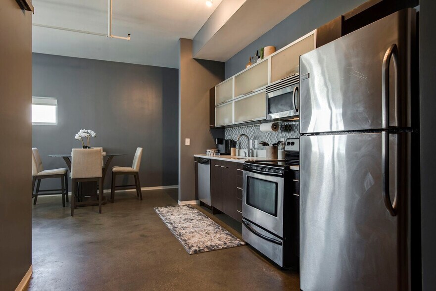 Building Photo - 2115 Yeaman Pl