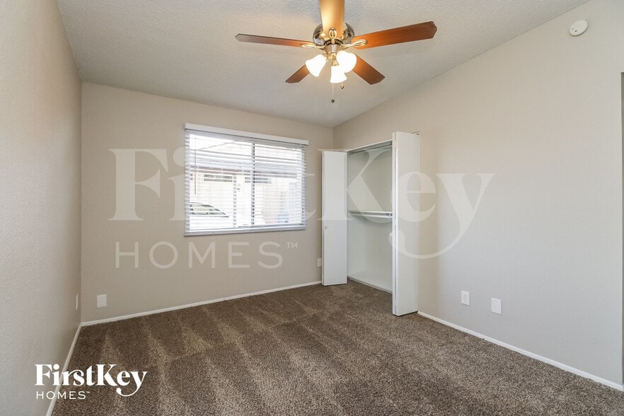 Building Photo - 339 W Santa Cruz Dr