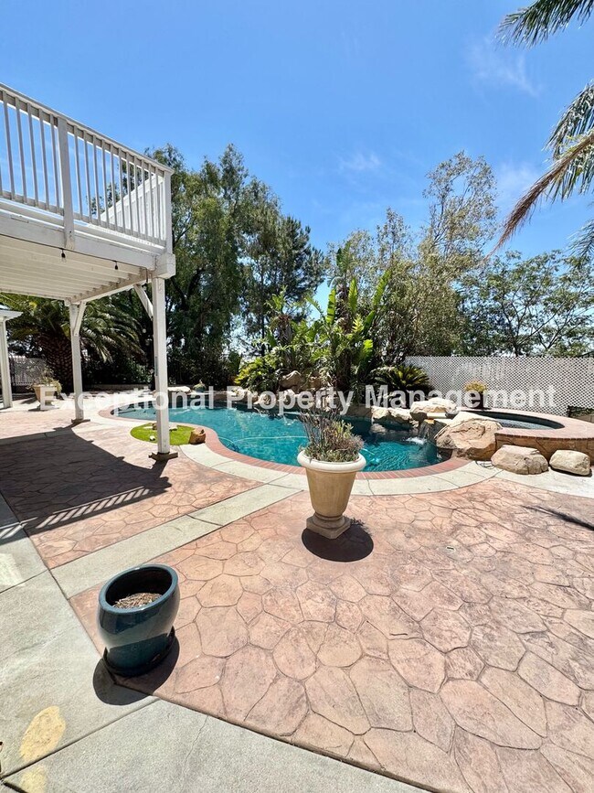 Building Photo - 14855 Hedge Row Ct