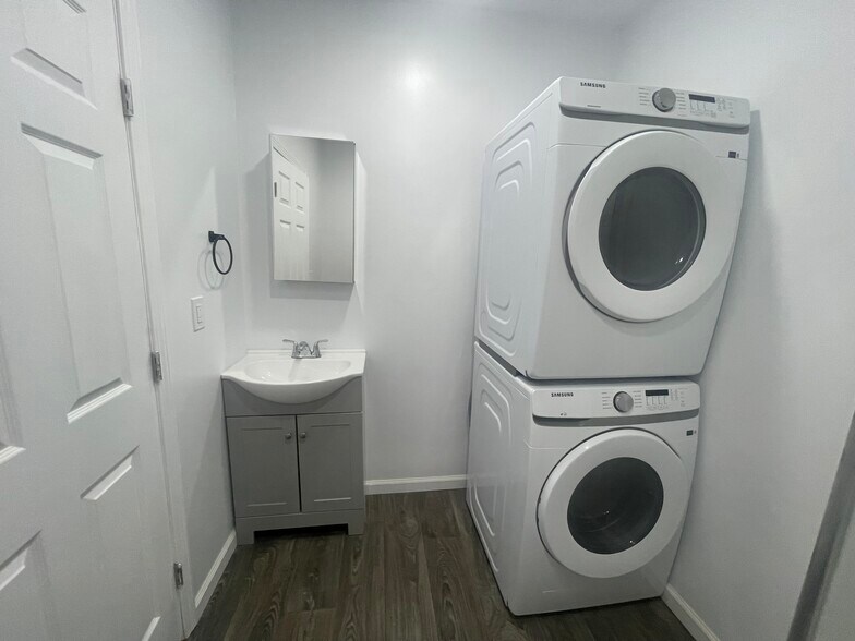 Building Photo - 312 N Briar Rdg