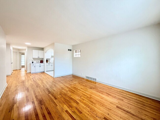 Building Photo - 5306- 5308 Jamieson Avenue