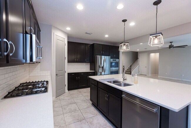 Building Photo - Shearwater, 4 bedroom 3.5 bath home for rent.