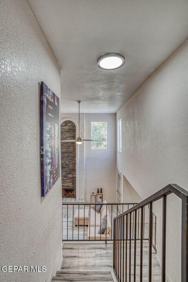 Building Photo - 311 Zenith Dr