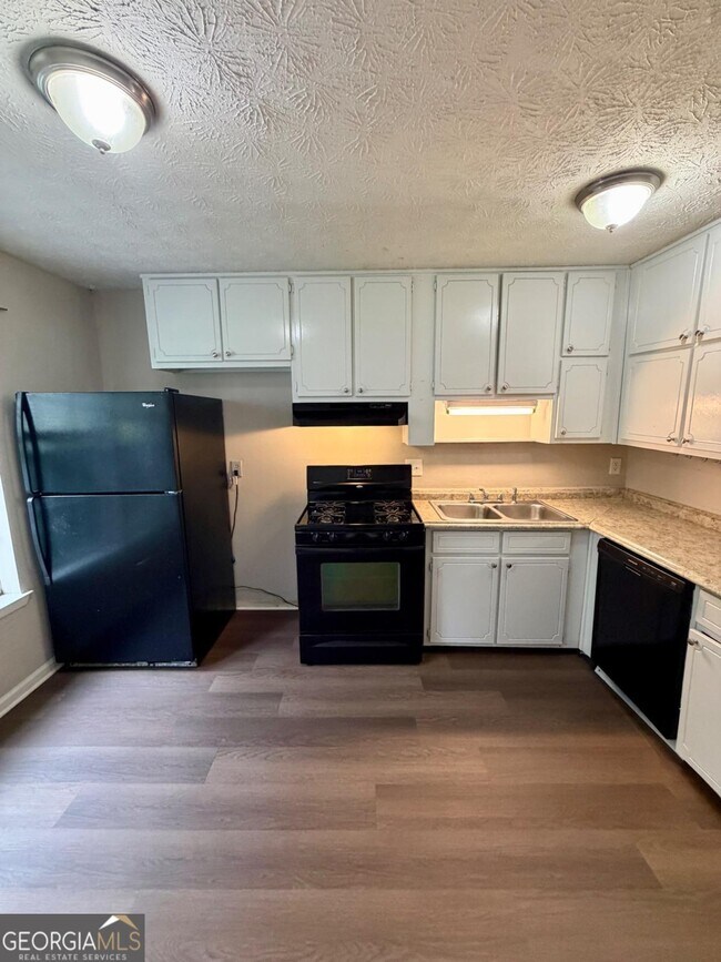 Building Photo - 8513 Pineland Dr