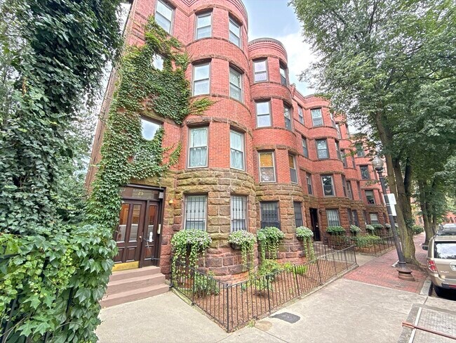 Building Photo - 25 Follen St