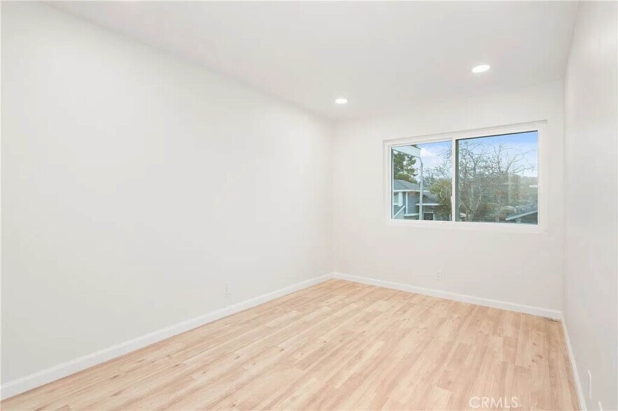 Building Photo - 22195 Summit Hill Dr