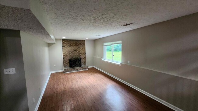 Building Photo - 4011 Pinehurst Pl