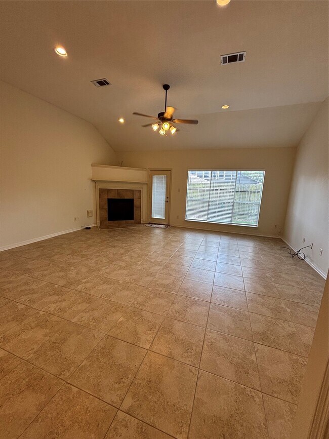 Building Photo - 10735 Norchester Village Dr