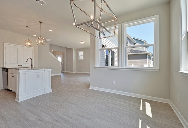 Building Photo - 598 McLernon Trce