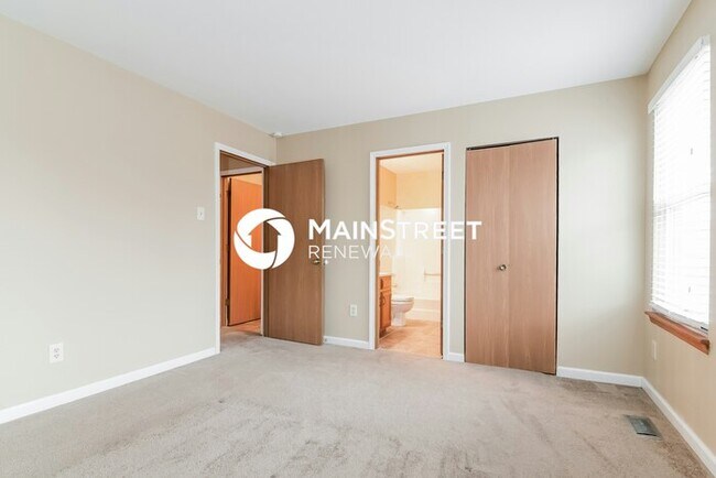 Building Photo - 3 Bedroom Pet-Friendly Home in Florissant, MO with Main Street Renewal