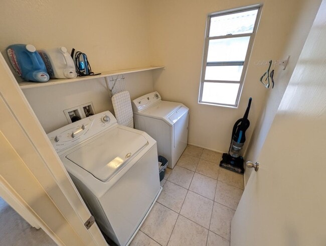 Building Photo - 7570 Dobroyd Dr