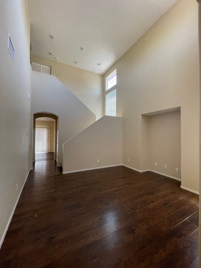 Building Photo - 4bed 3bath