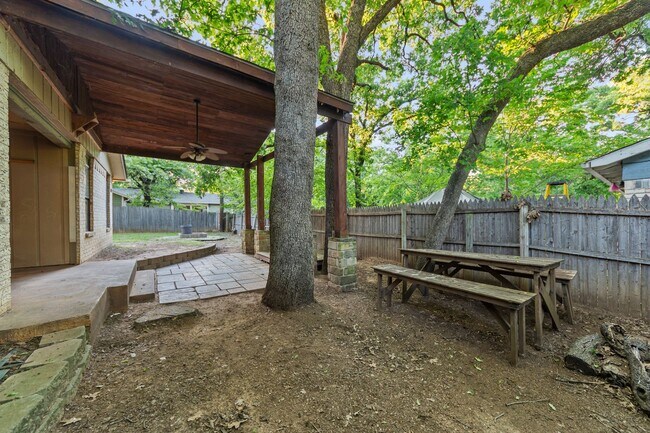 Building Photo - 121 Lake Vista W