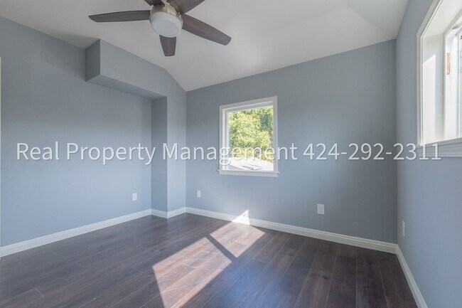 Building Photo - 1354 E 23rd St