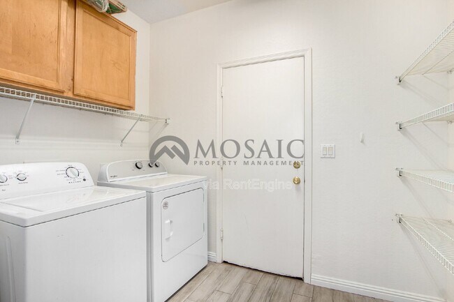 Building Photo - 44196 Askew Dr