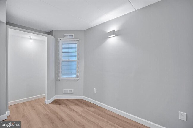 Building Photo - 2605 Fort Farnsworth Rd