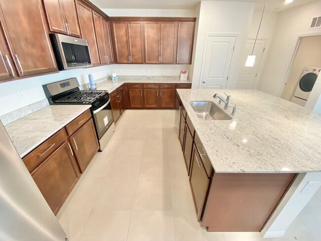 Building Photo - STUNNING BRAND NEW 3 BEDROOMS 2.5 BATHROOMS TWO STORY TOWNHOUSE WITH 2 CAR GARAGE