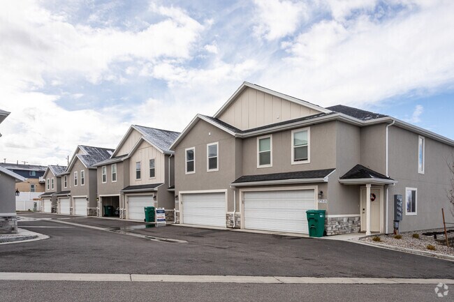 Building Photo - Abington Heights Townhomes